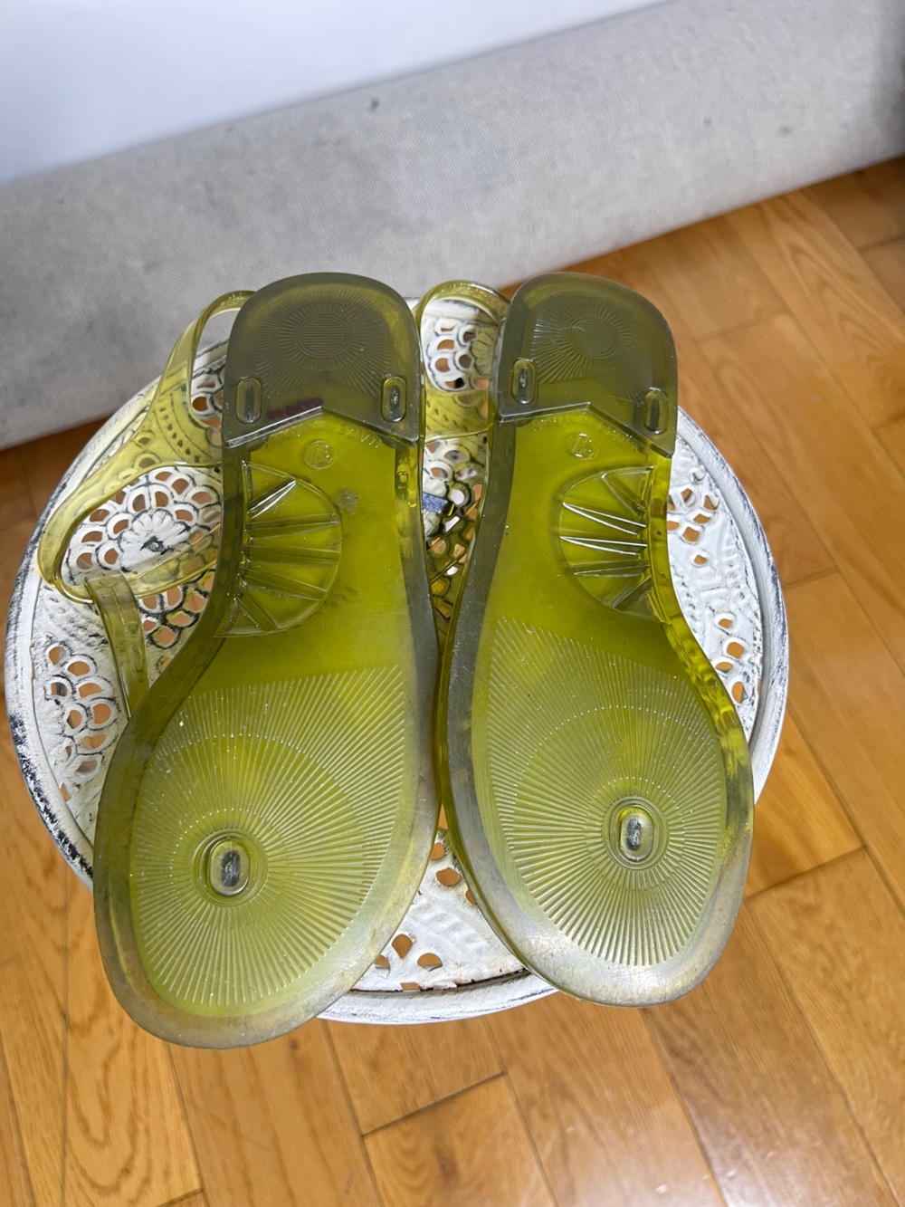 Burberry Olive Green Transparent Jelly Thong Sandals - Picture 2 of 6